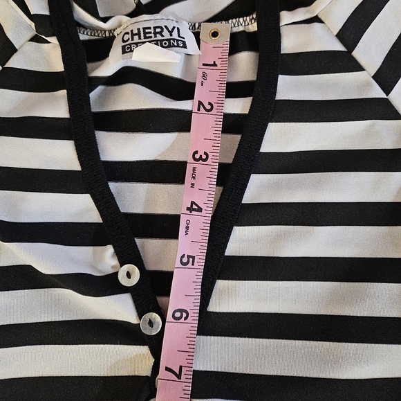 Y2K Black/White Stripe Cropped Top with Hood - Picture 9 of 10